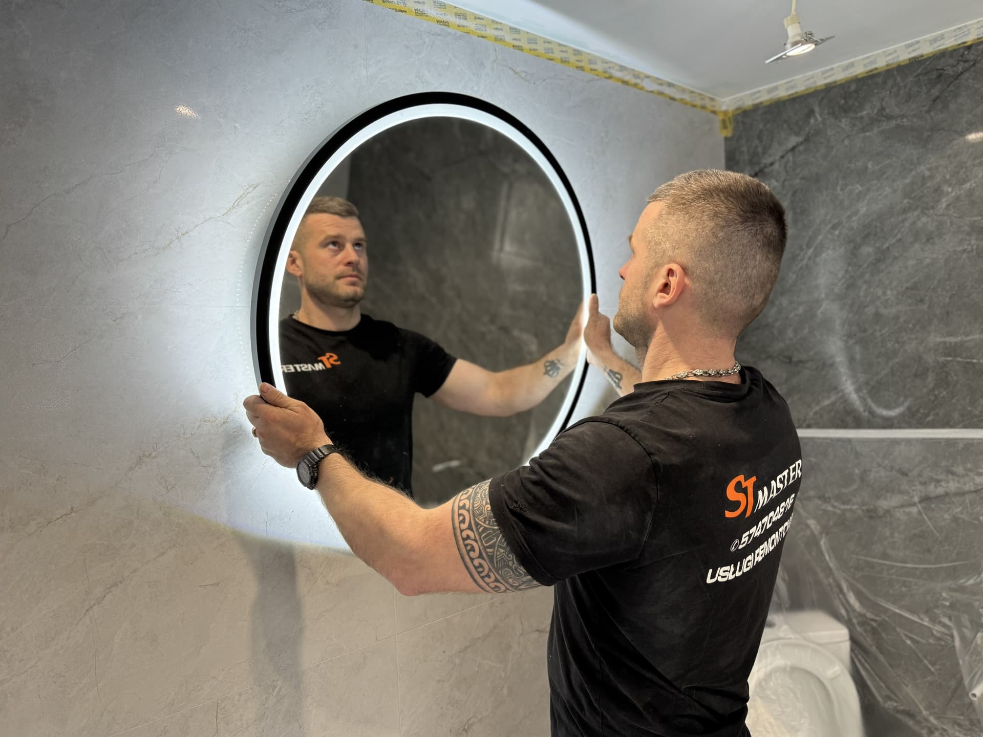 Montaż lustra LED w  łazience Szczecin - złota rączka STmaster