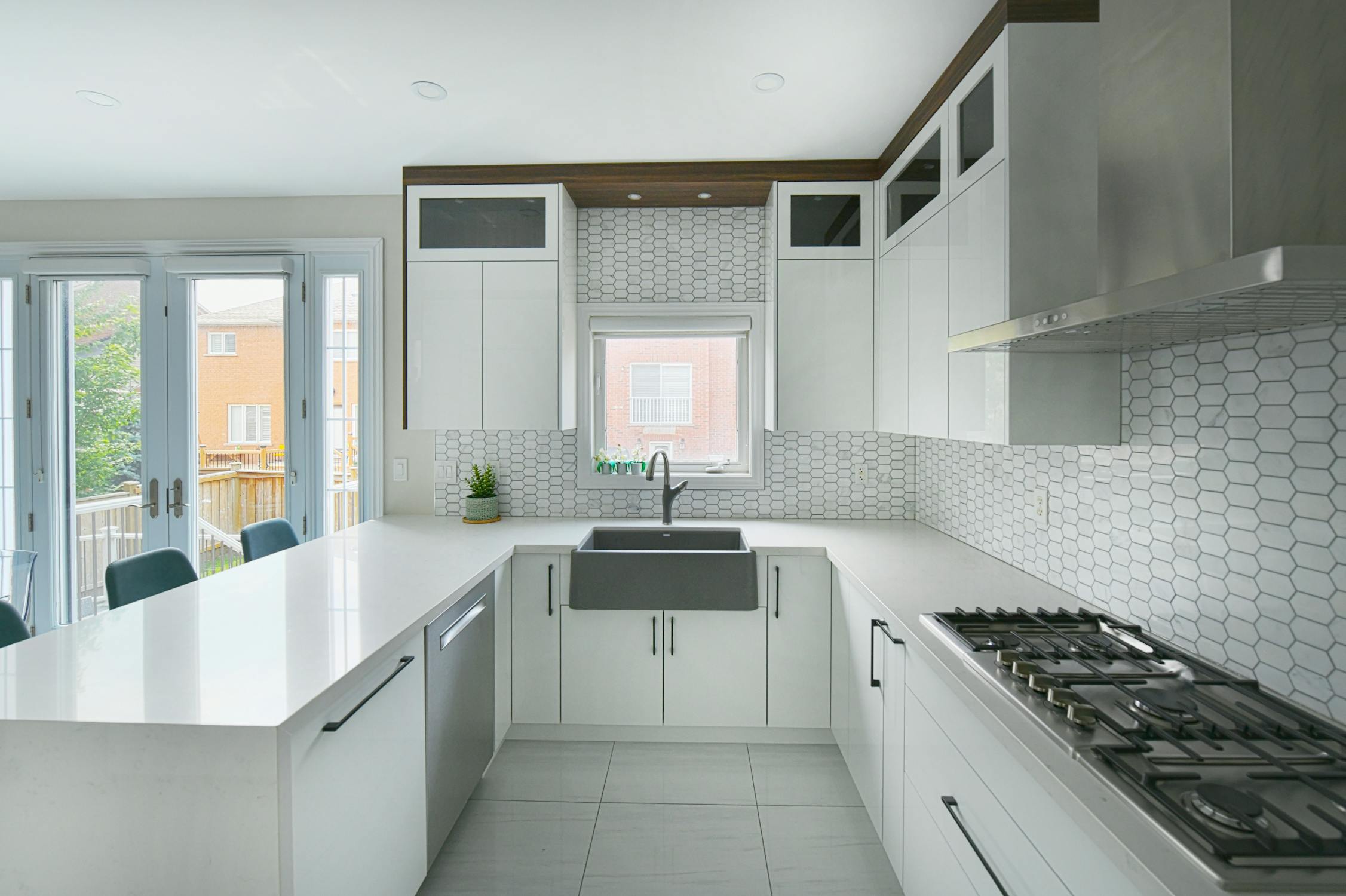 Plan remontu kuchni z kolejnością prac i zabudową meblową