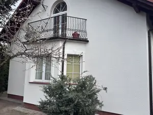 Kiedy najlepiej malować elewację? Sezonowość prac zewnętrznych